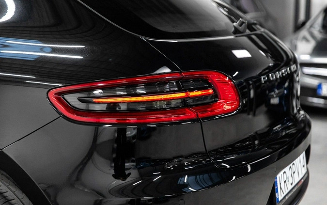 Porsche Macan cena 235000 przebieg: 51000, rok produkcji 2017 z Świeradów-Zdrój małe 781